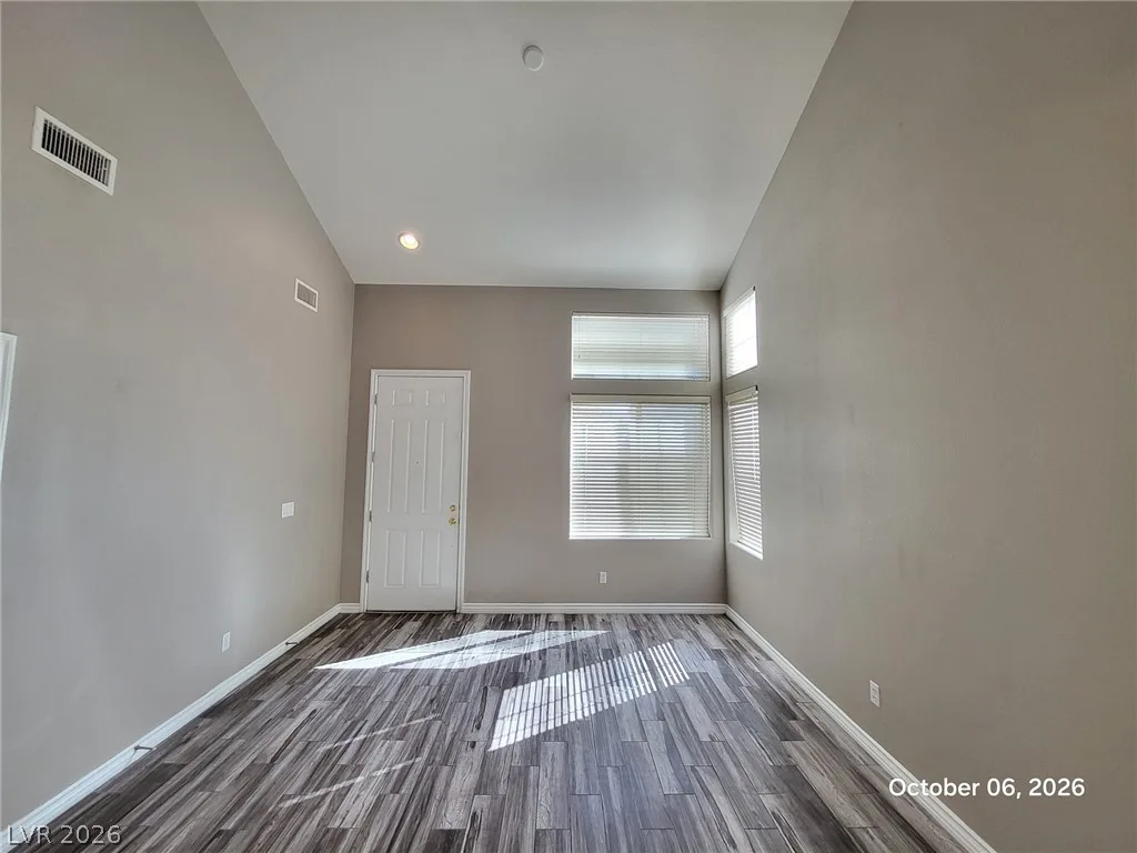112 Sierra Breeze Avenue — photo 2