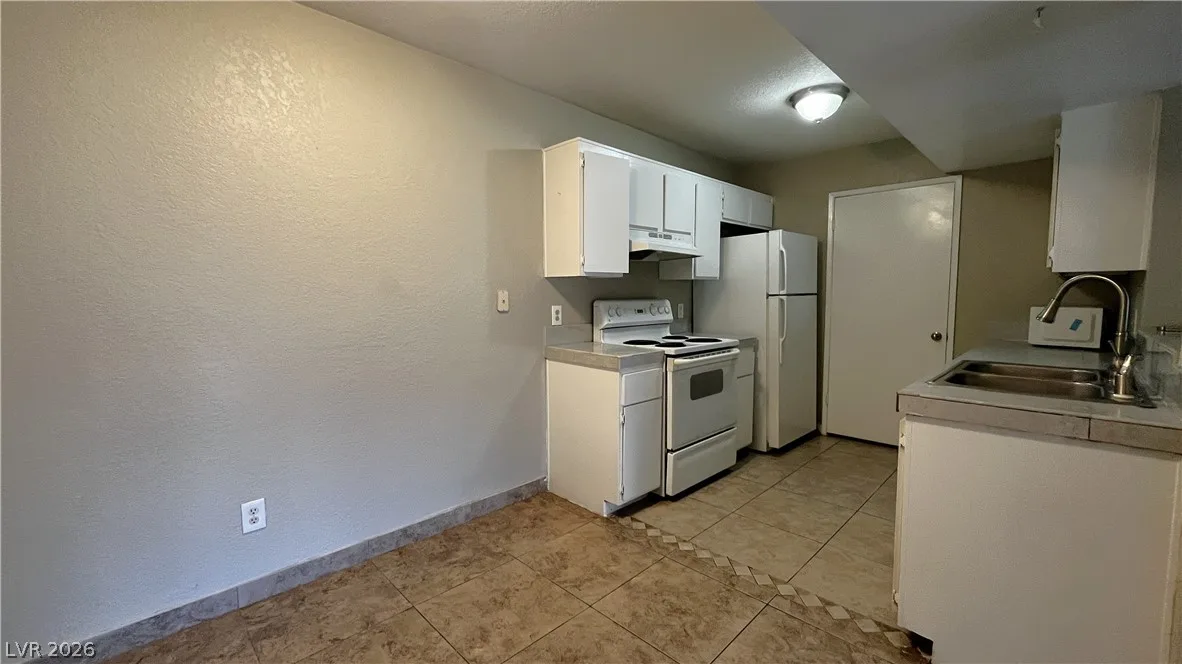 5260 MISSION MONTEREY Lane 106 — photo 5