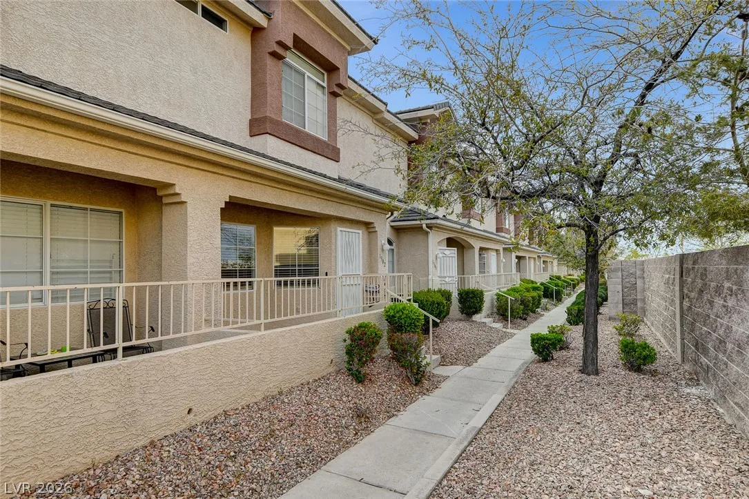 1302 Dusty Creek Street — photo 2