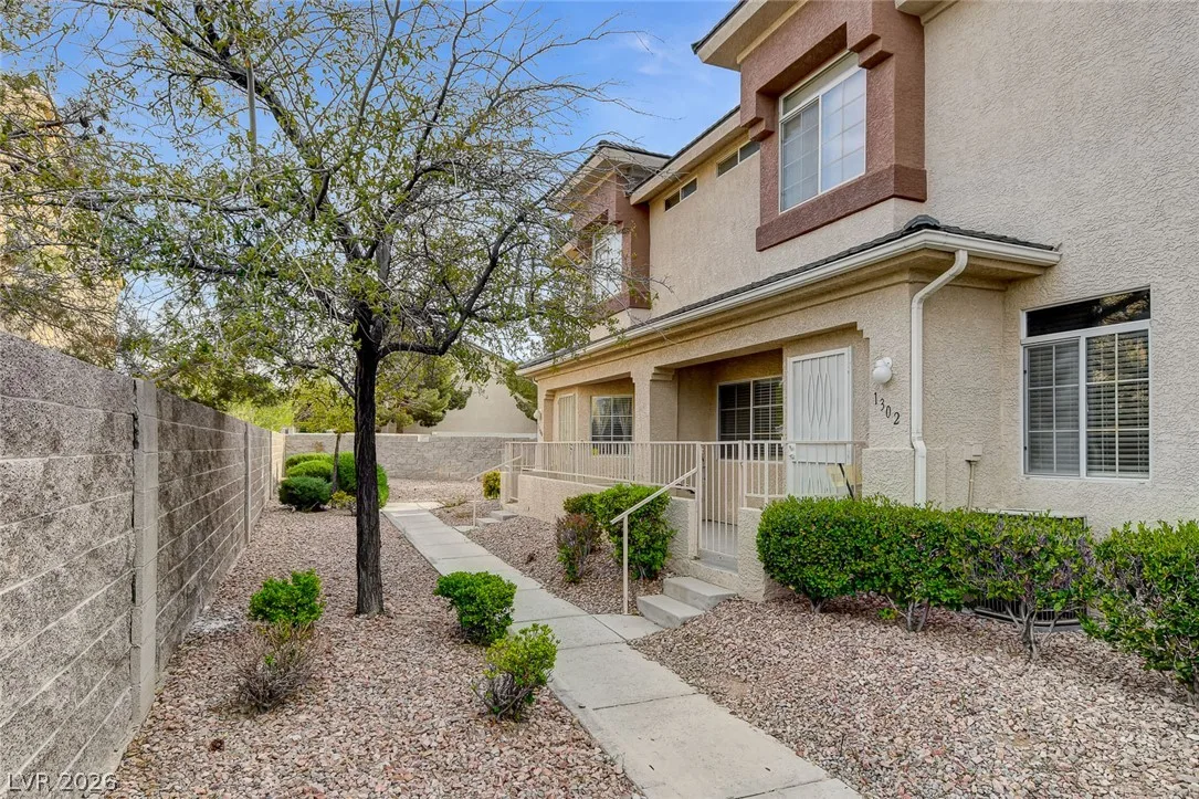 1302 Dusty Creek Street — photo 3