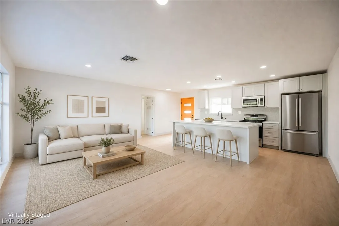 906 Baker Avenue — photo 1