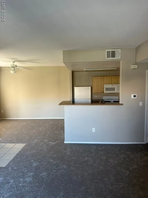 8250 North GRAND CANYON Drive 2077 — photo 3