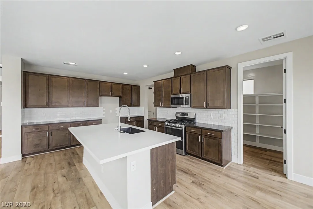 8300 Charleston Peak Street — photo 4