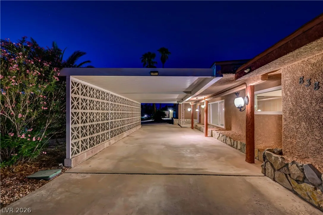 838 Fairview Drive — photo 2