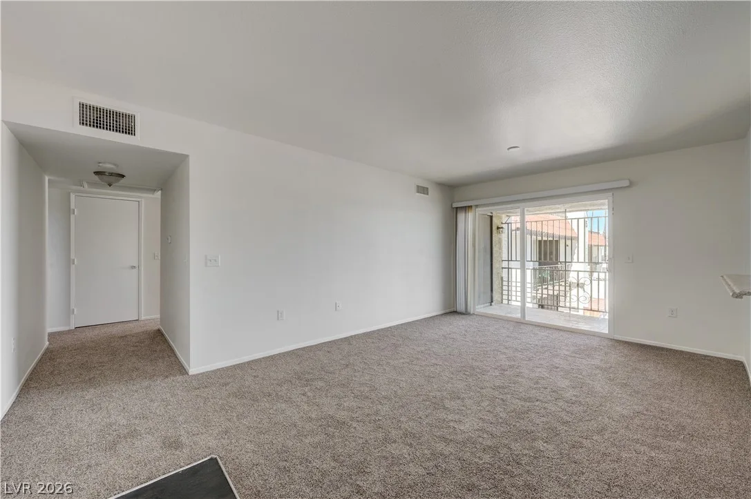 1405 Vegas Valley Drive 162 — photo 4
