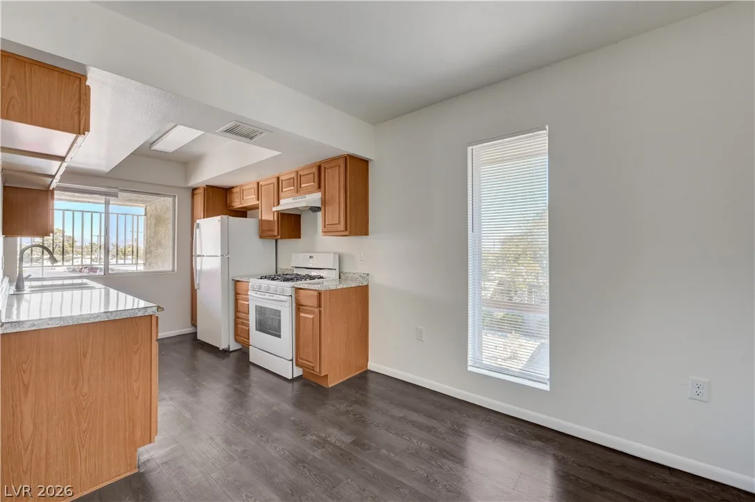 1405 Vegas Valley Drive 162 — photo 5
