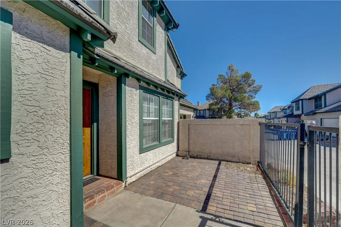 4071 Radbourne Avenue — photo 5