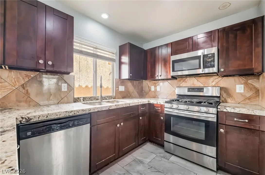 7527 Jacaranda Leaf Street — photo 3