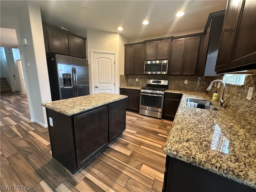 382 Clown Creek Street — photo 2