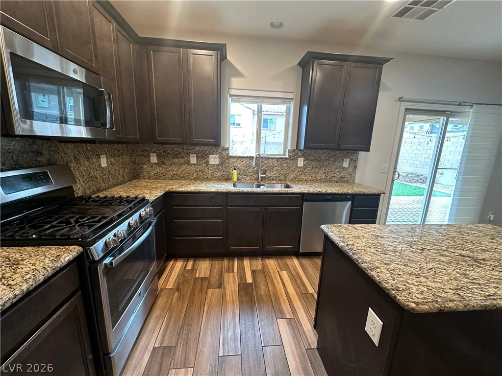 382 Clown Creek Street — photo 3