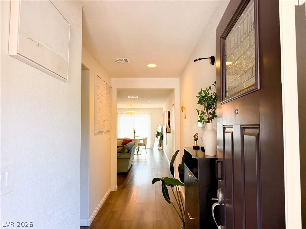 9205 Valley Betica Avenue — photo 2