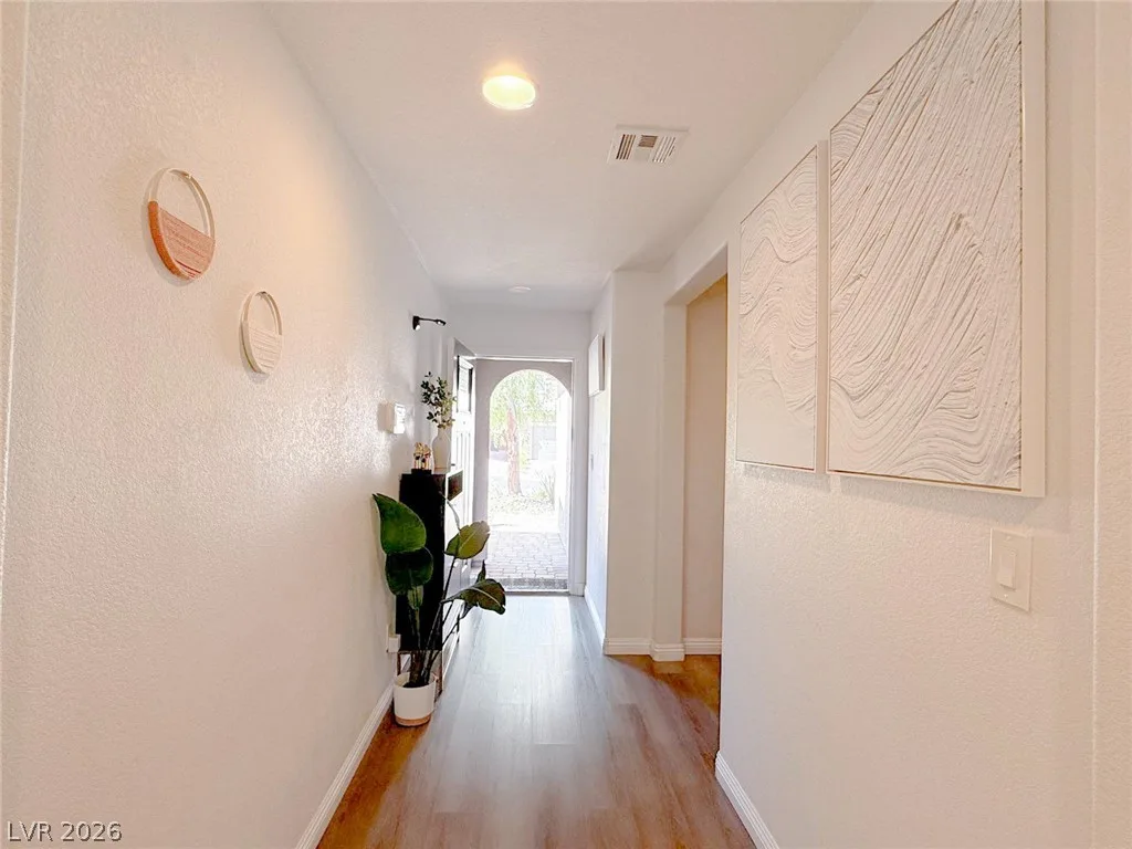 9205 Valley Betica Avenue — photo 3