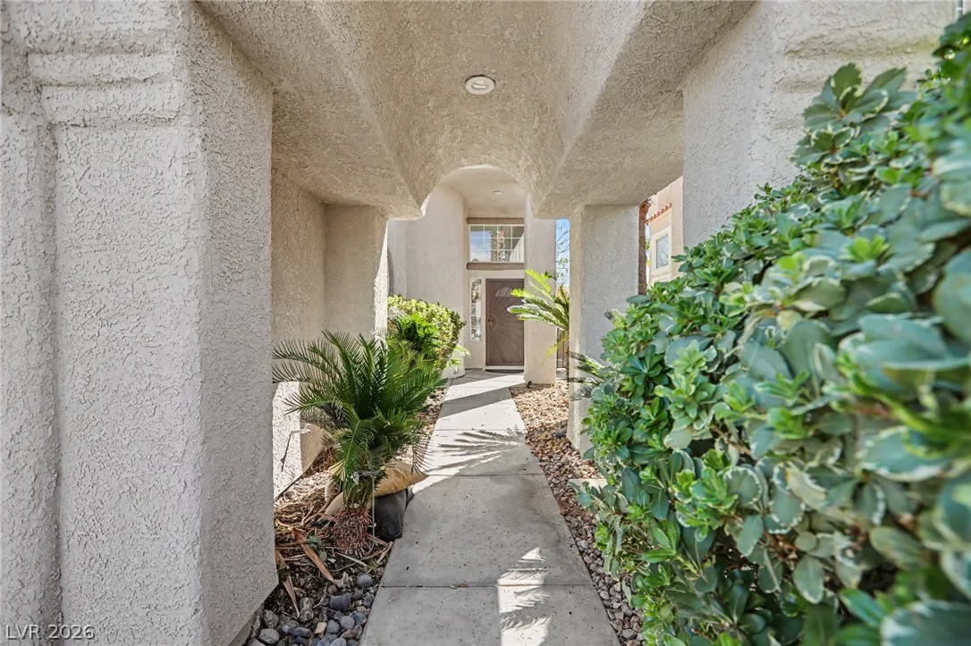 1828 Derbyshire Drive — photo 4