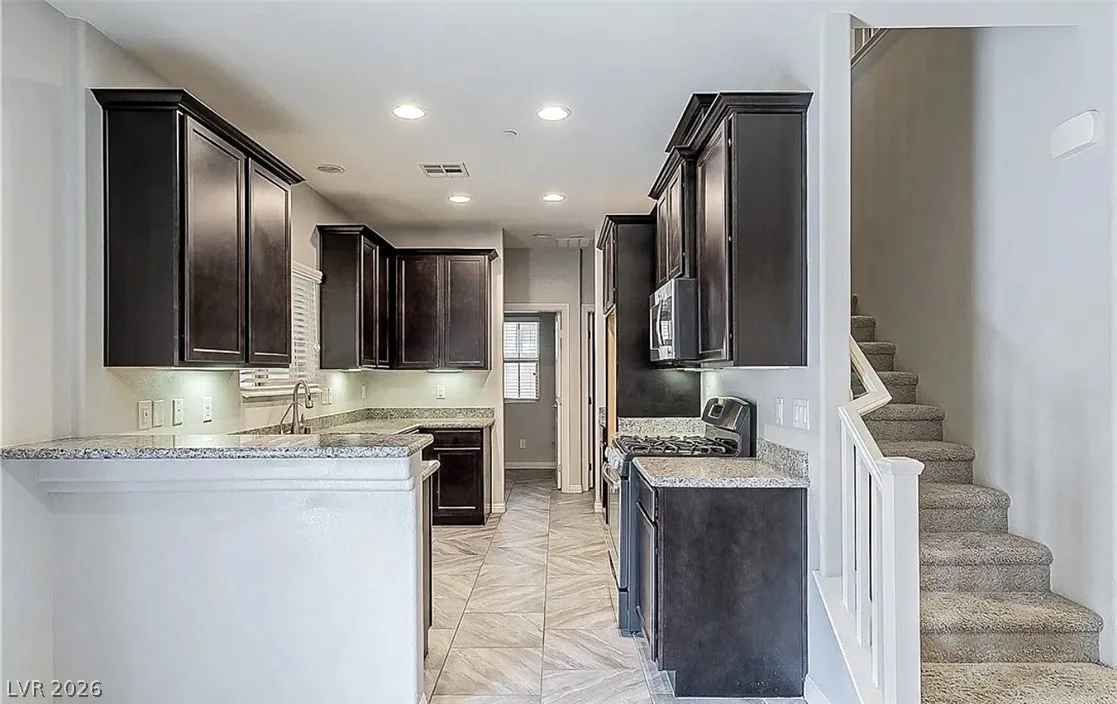 1071 Fish Pond Avenue — photo 3