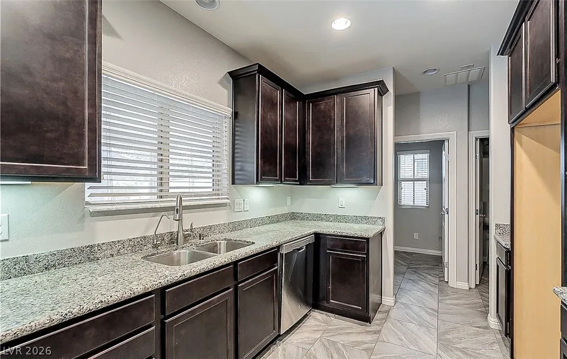 1071 Fish Pond Avenue — photo 4