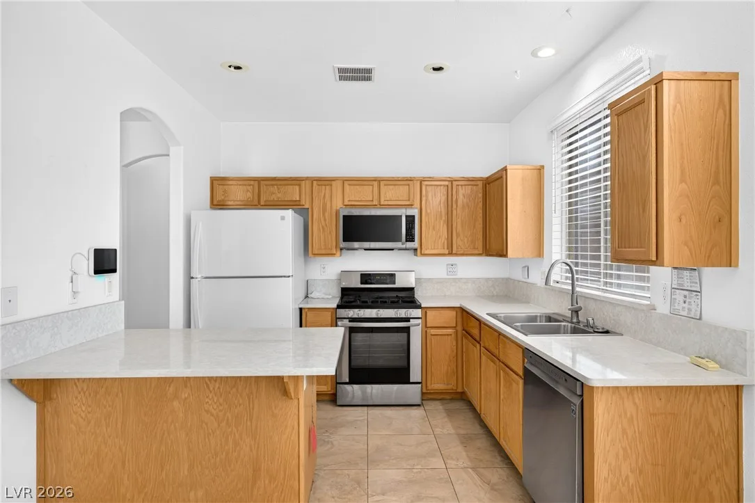 1419 Hometown Avenue — photo 2