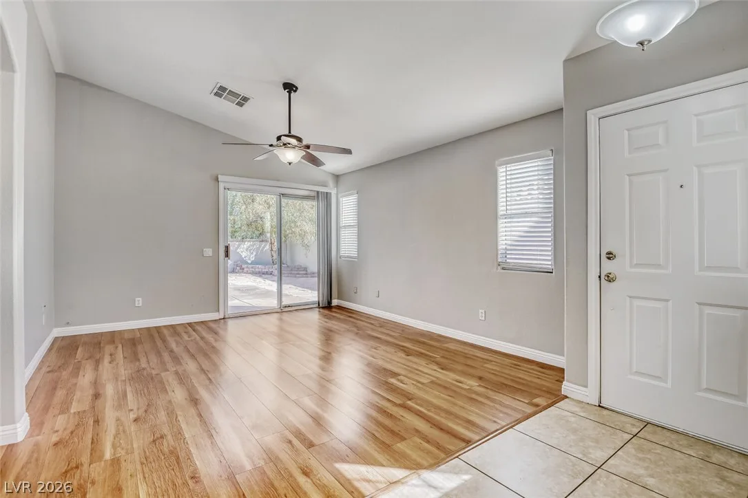 2146 Sunset Vista Avenue — photo 2