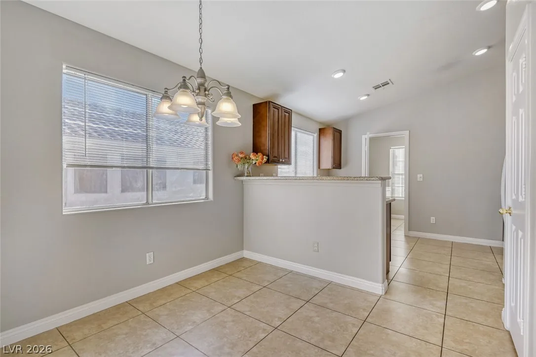 2146 Sunset Vista Avenue — photo 3