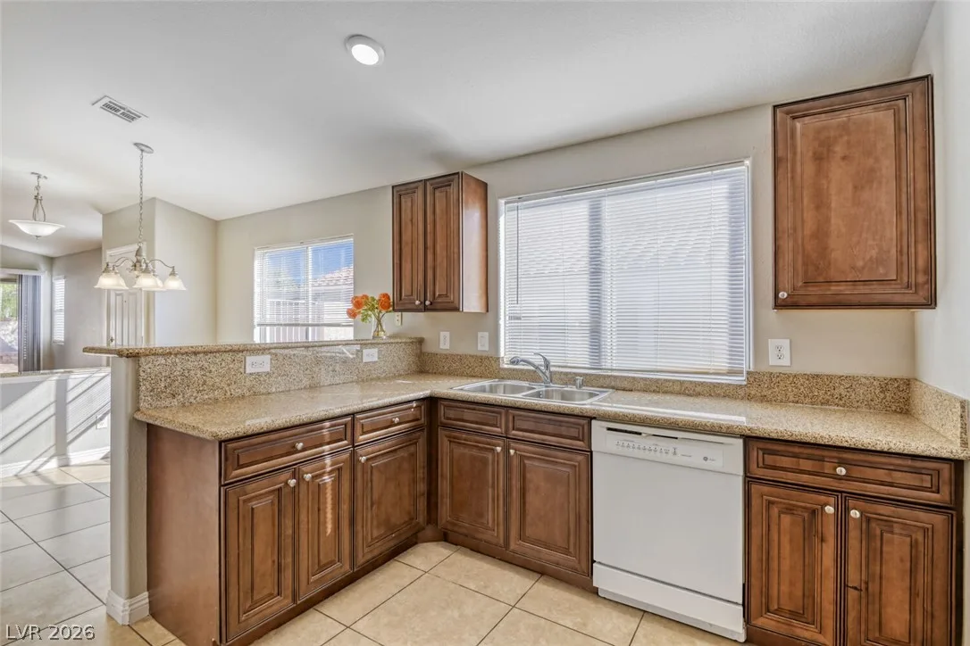 2146 Sunset Vista Avenue — photo 4