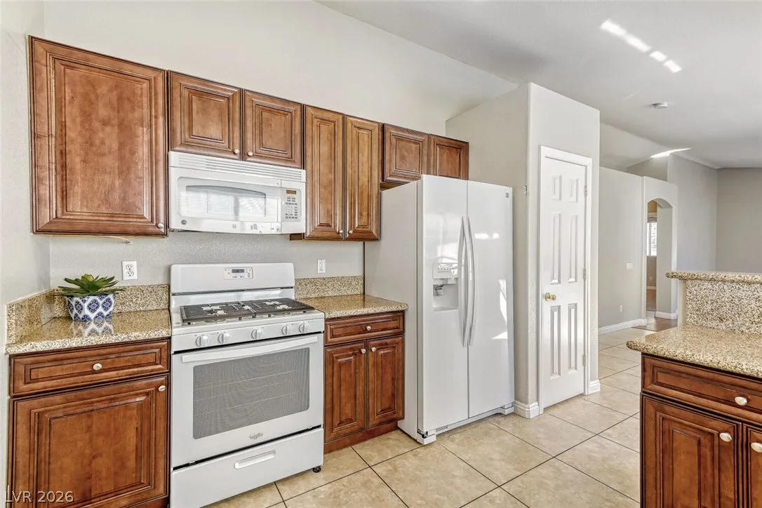 2146 Sunset Vista Avenue — photo 5