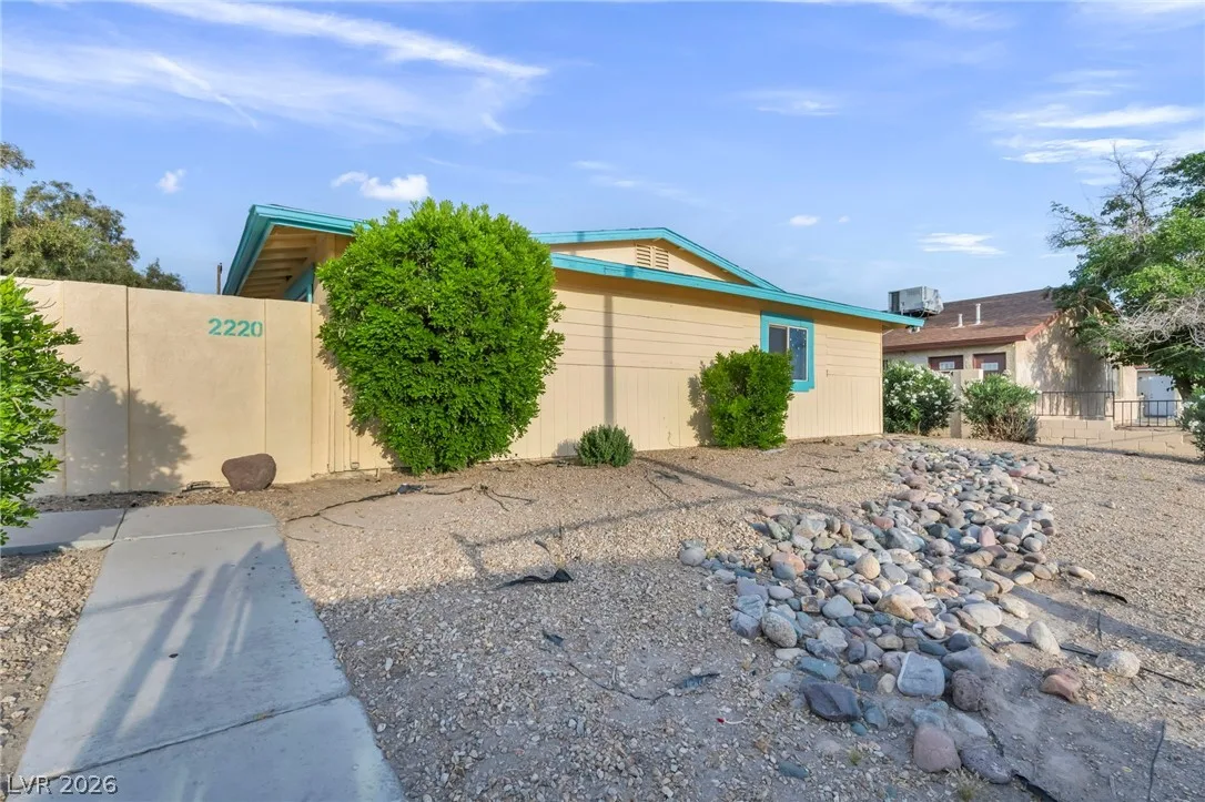 2220 North Lamb Boulevard — photo 3
