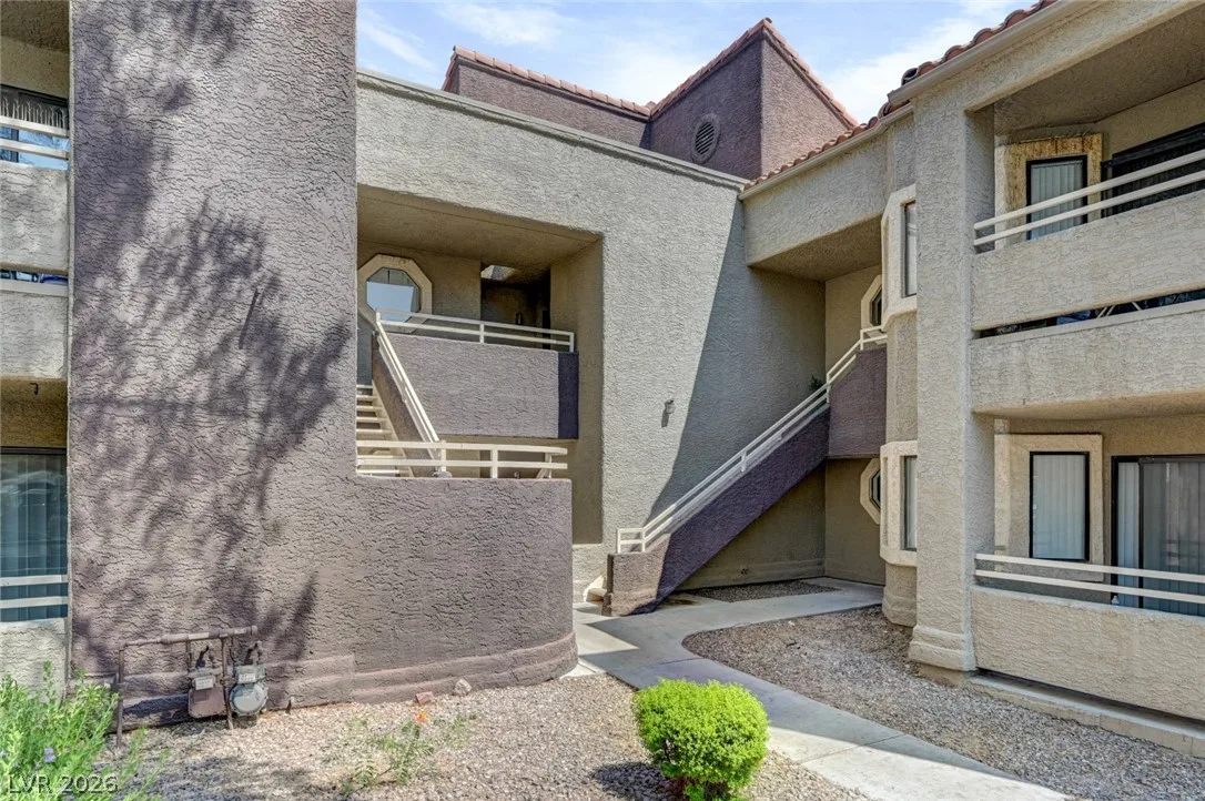 5028 South Rainbow Boulevard 205 — photo 2