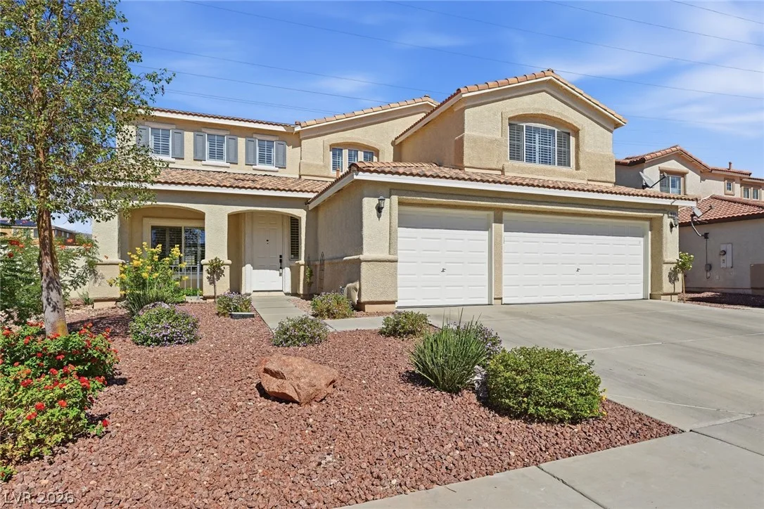 1832 Diamond Bluff Avenue — photo 1