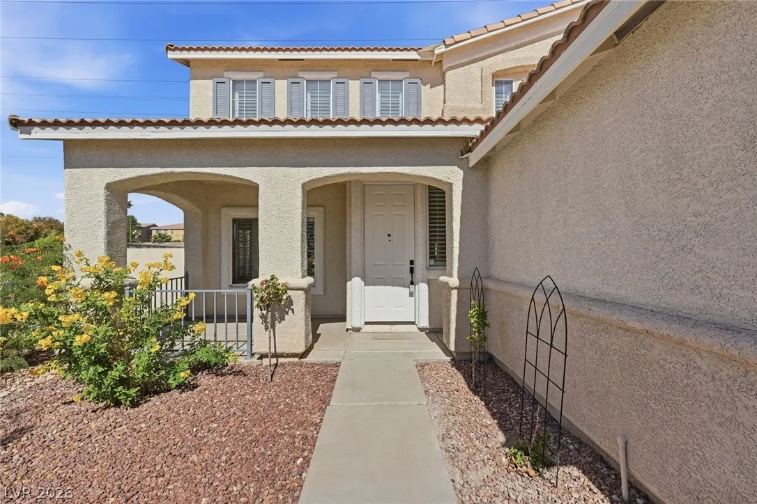 1832 Diamond Bluff Avenue — photo 2