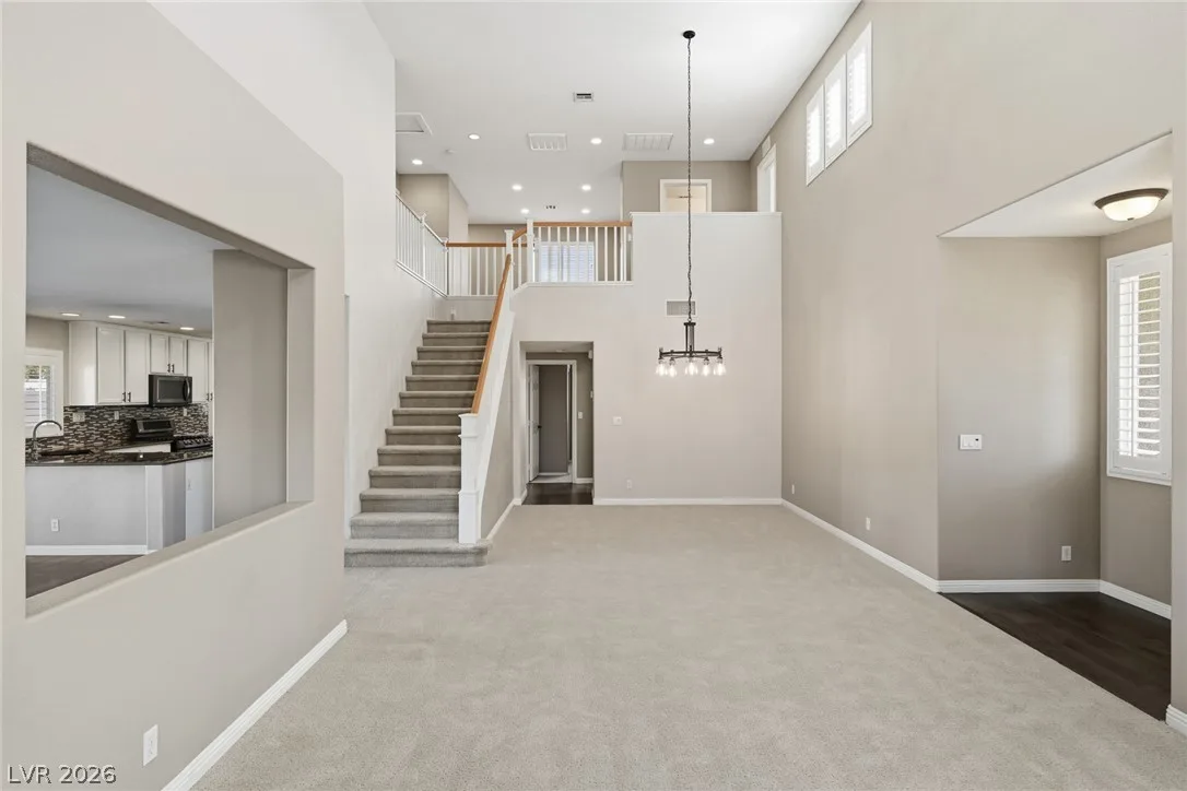 1832 Diamond Bluff Avenue — photo 3