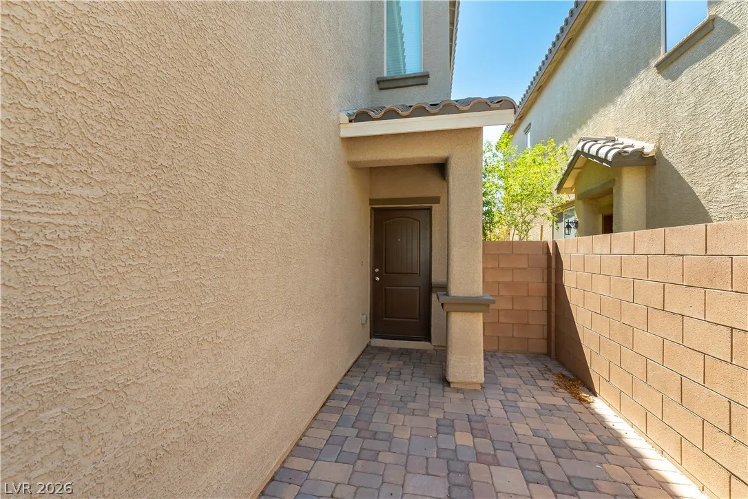 2589 Champagne Topaz Lane — photo 2