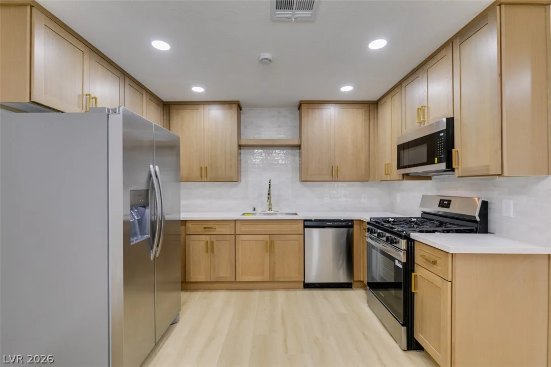 5576 West Rochelle Avenue 25B — photo 1