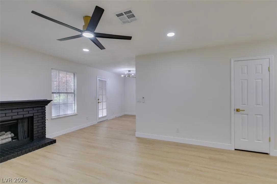 5576 West Rochelle Avenue 25B — photo 5
