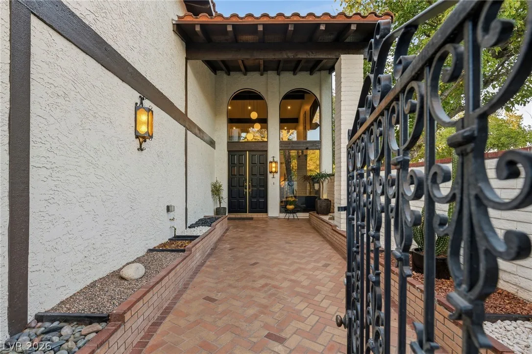 2100 Plaza Del Dios — photo 4