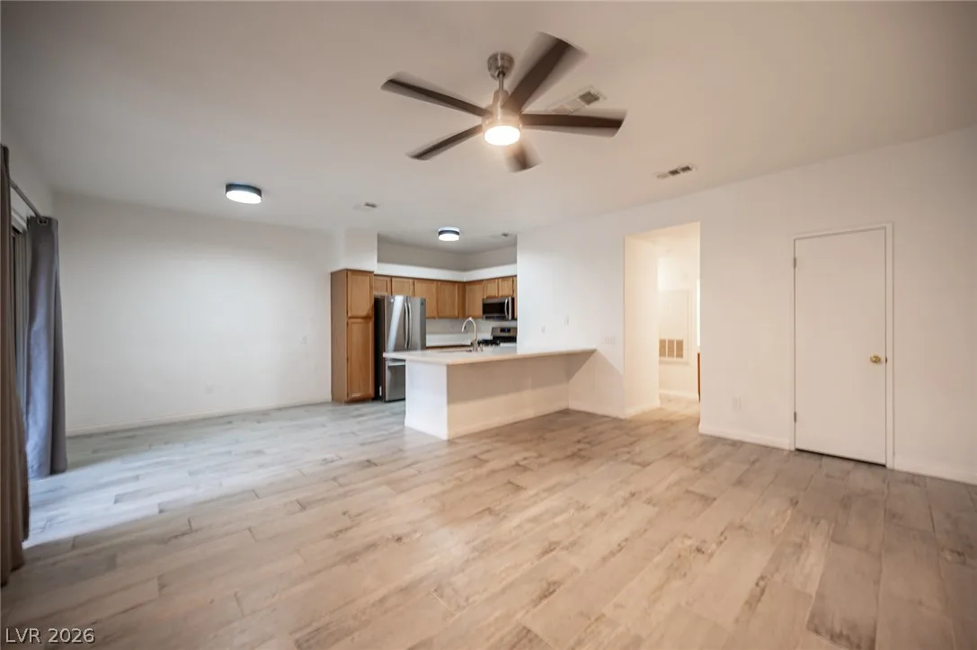5415 West Harmon Avenue 1057 — photo 1