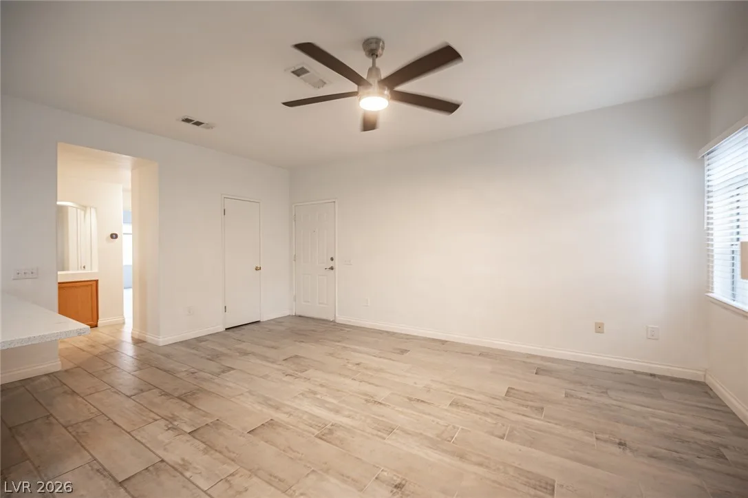 5415 West Harmon Avenue 1057 — photo 3