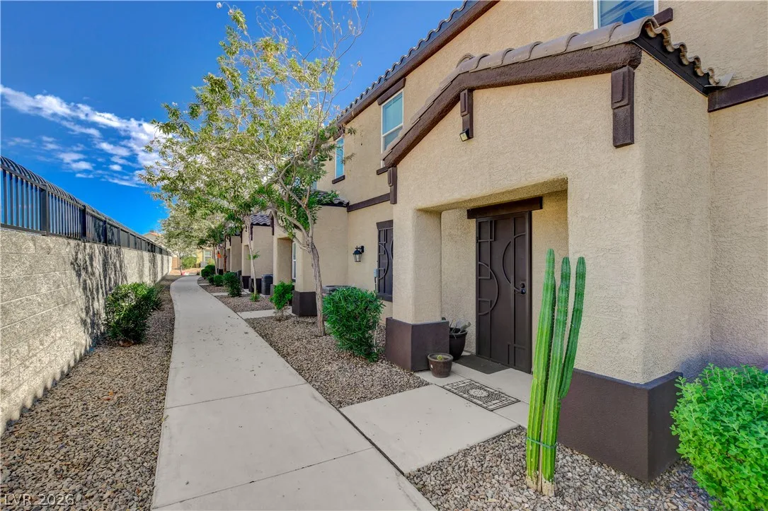 5226 Steep Cliffs Avenue — photo 1