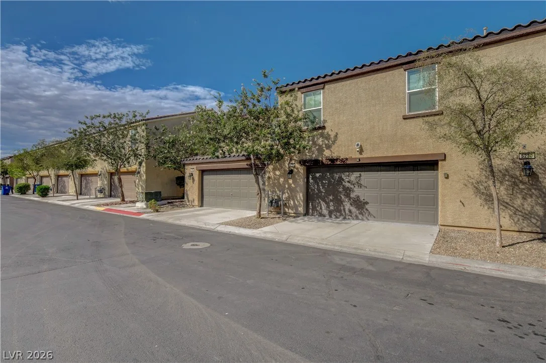 5226 Steep Cliffs Avenue — photo 2