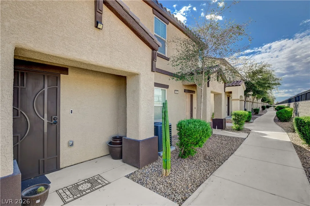 5226 Steep Cliffs Avenue — photo 3