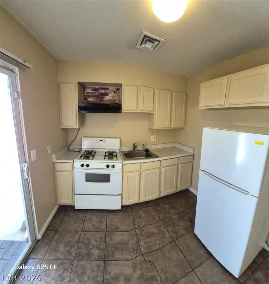 3929 Visby Lane — photo 4