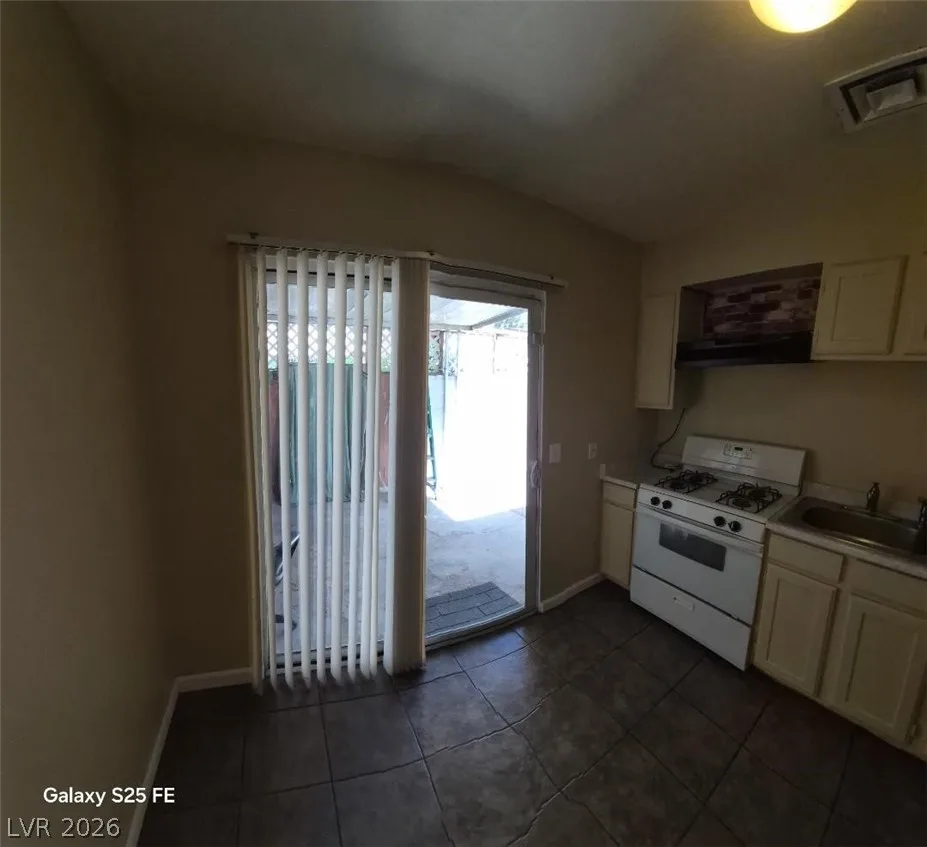 3929 Visby Lane — photo 5