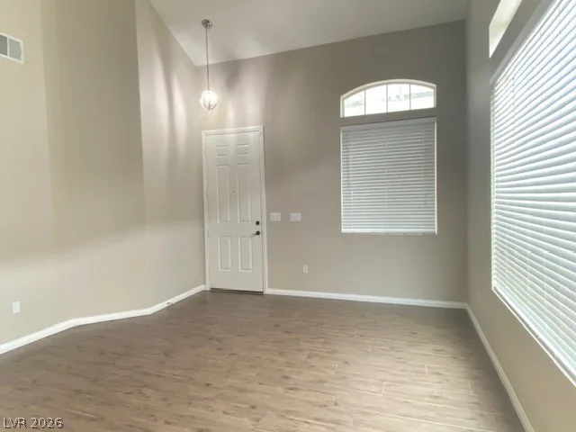 6269 Glimmering Light Avenue — photo 4