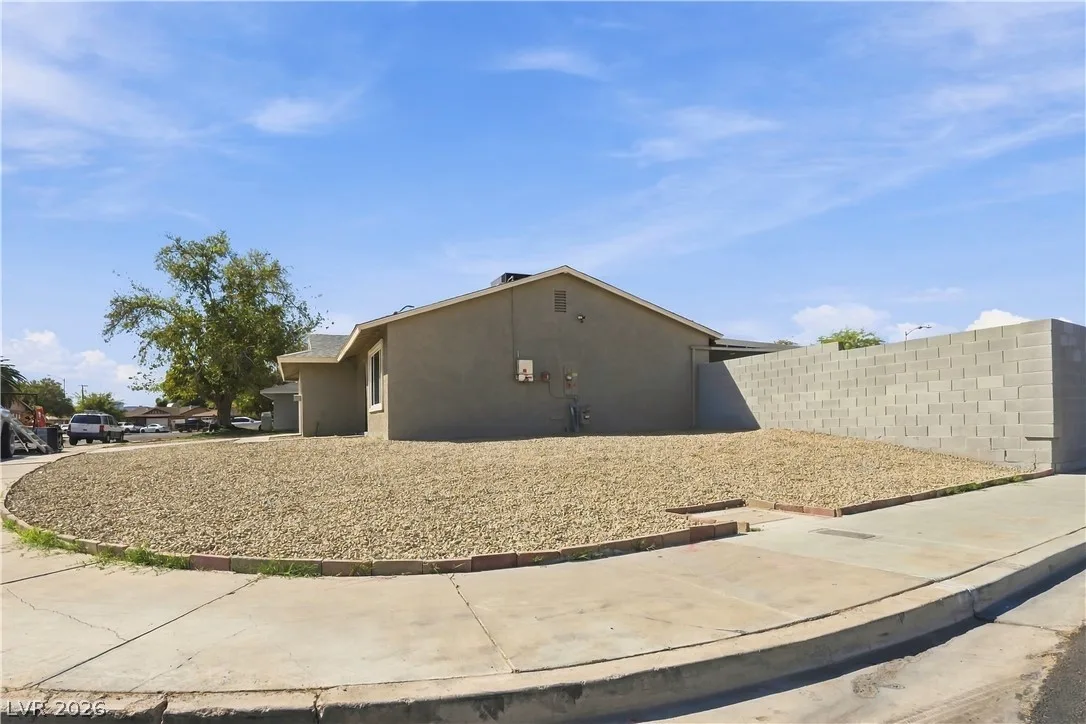 1217 Vaughn Street — photo 4