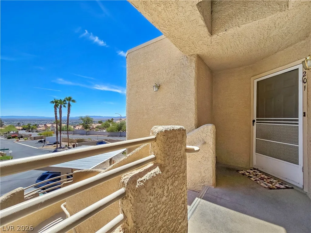 2240 Highpointe Drive 201 — photo 4