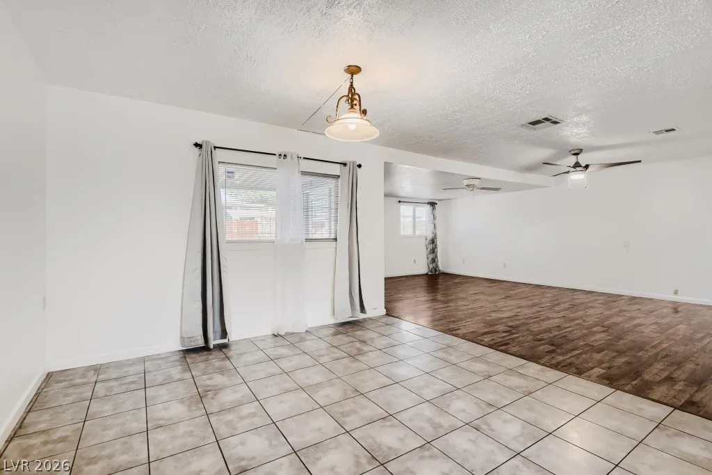 5422 North Sir Richard Drive — photo 3