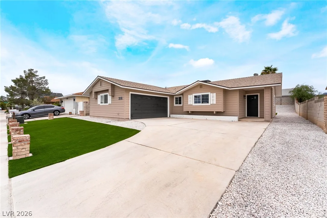 216 Bengal Place — photo 1