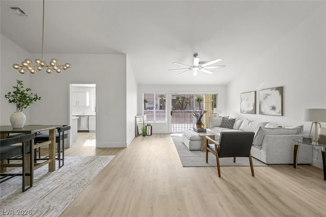 2517 Desert Sands Drive — photo 2