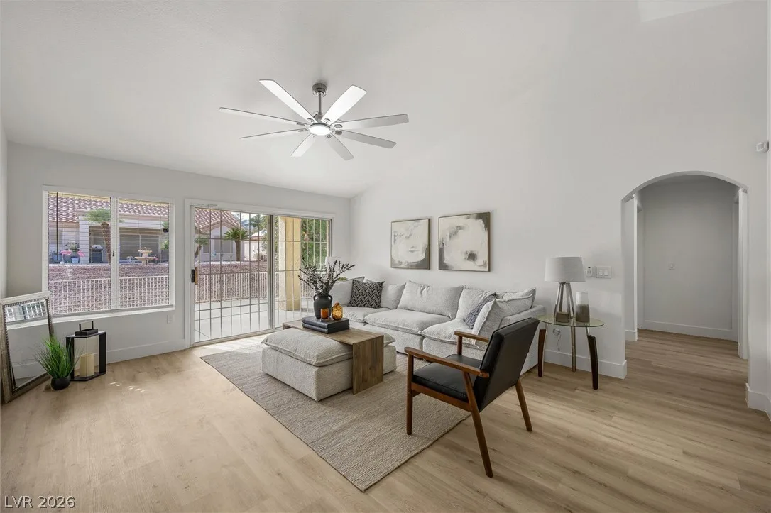 2517 Desert Sands Drive — photo 3