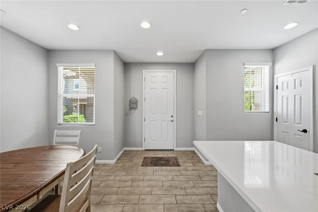 4562 Queens Hill Street — photo 4