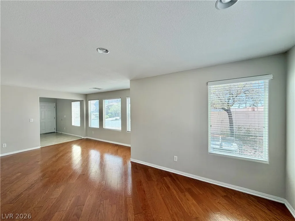 6435 Sean Creek Street — photo 2