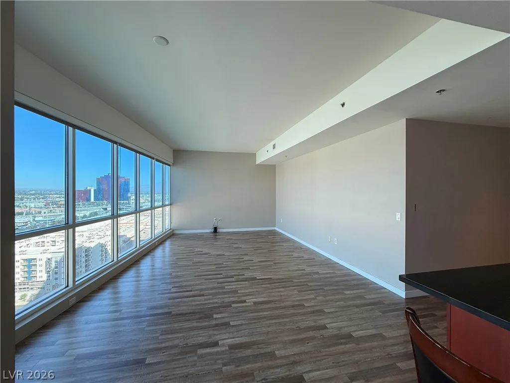 4575 DEAN MARTIN Drive 2008 — photo 5